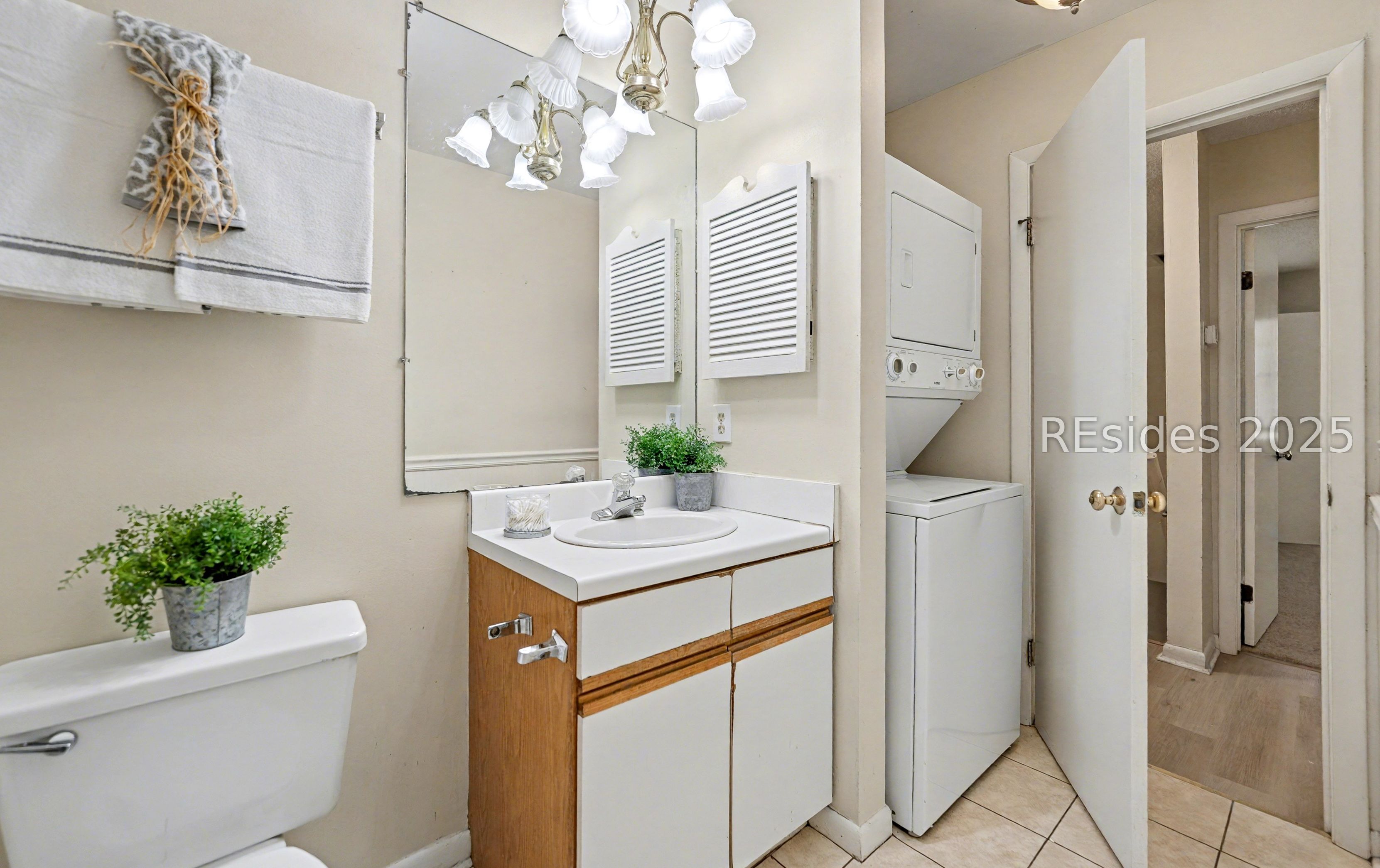 Beaufort, South Carolina 29902, United States, 2 Bedrooms Bedrooms, ,2 BathroomsBathrooms,Residential,Pending,251104