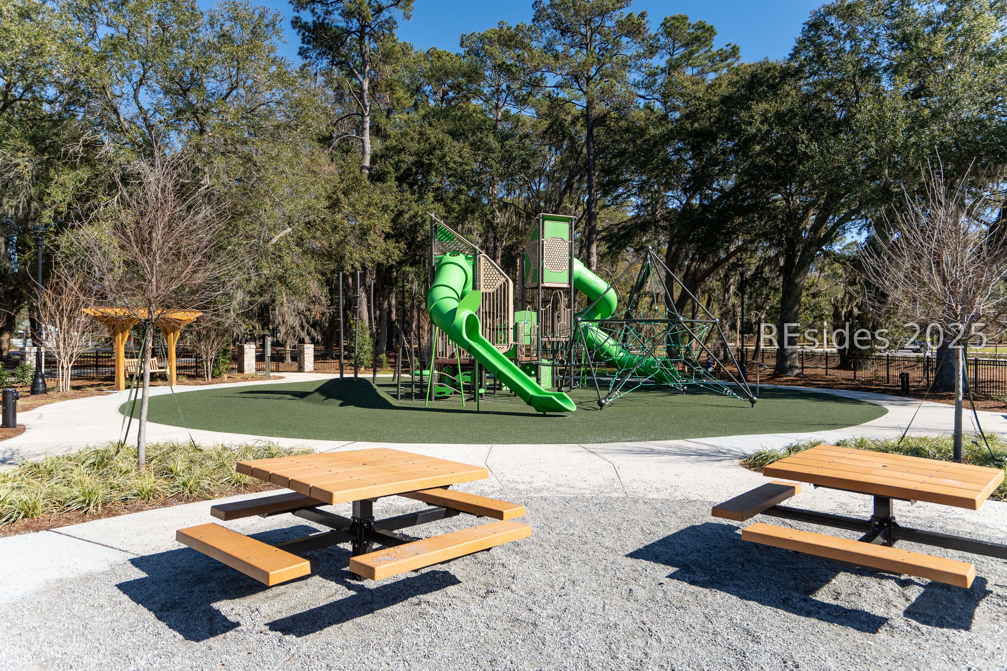 Beaufort, South Carolina 29902, United States, 2 Bedrooms Bedrooms, ,2 BathroomsBathrooms,Residential,Pending,251104