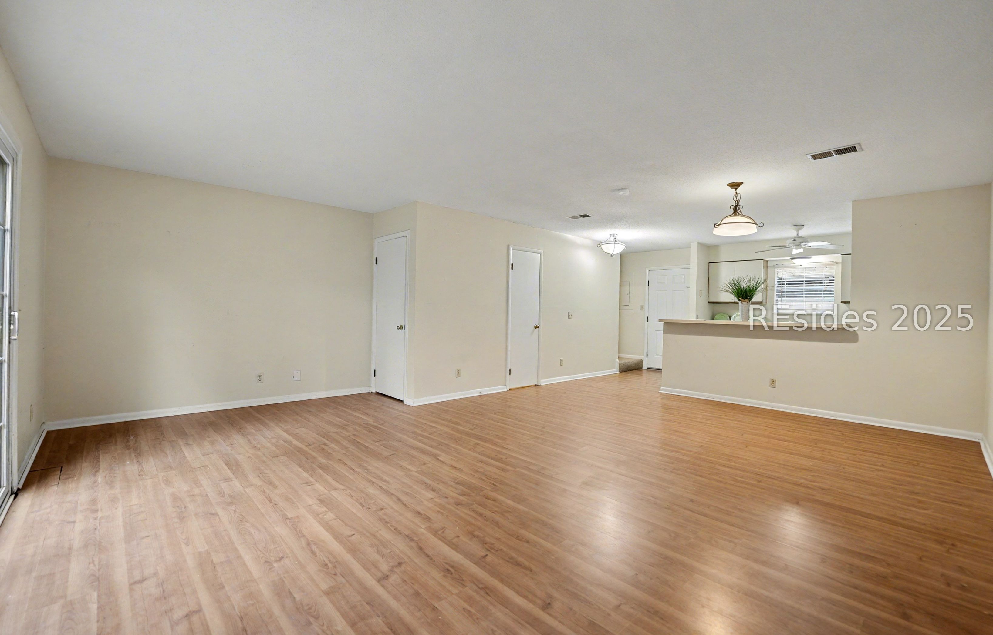 Beaufort, South Carolina 29902, United States, 2 Bedrooms Bedrooms, ,2 BathroomsBathrooms,Residential,Pending,251104