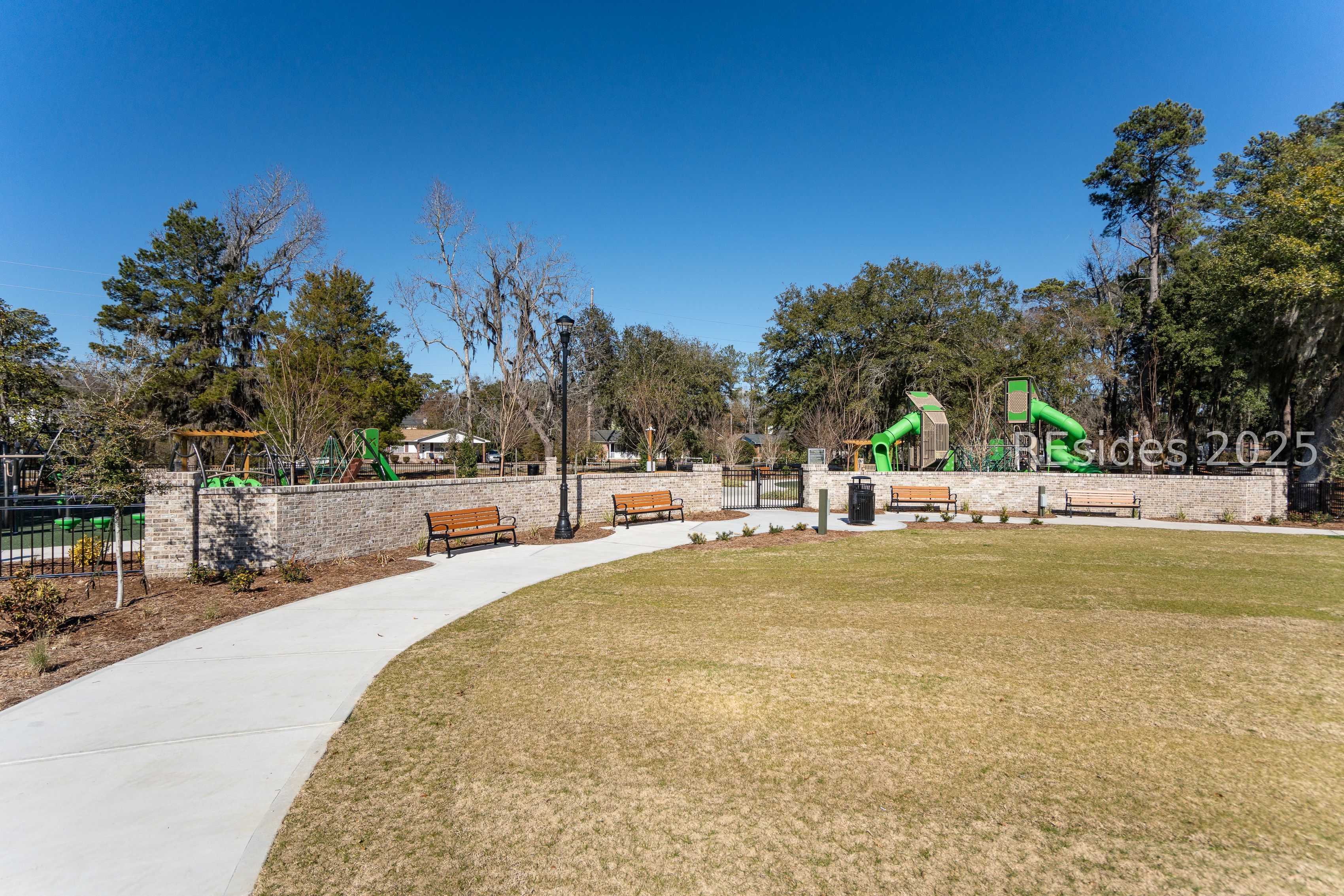 Beaufort, South Carolina 29902, United States, 2 Bedrooms Bedrooms, ,2 BathroomsBathrooms,Residential,Pending,251104