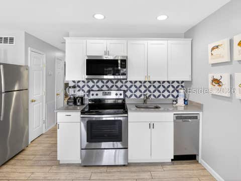 Homes For Sale - 40 Folly Field Road #B215<br/> Hilton Head Island, SC 29928