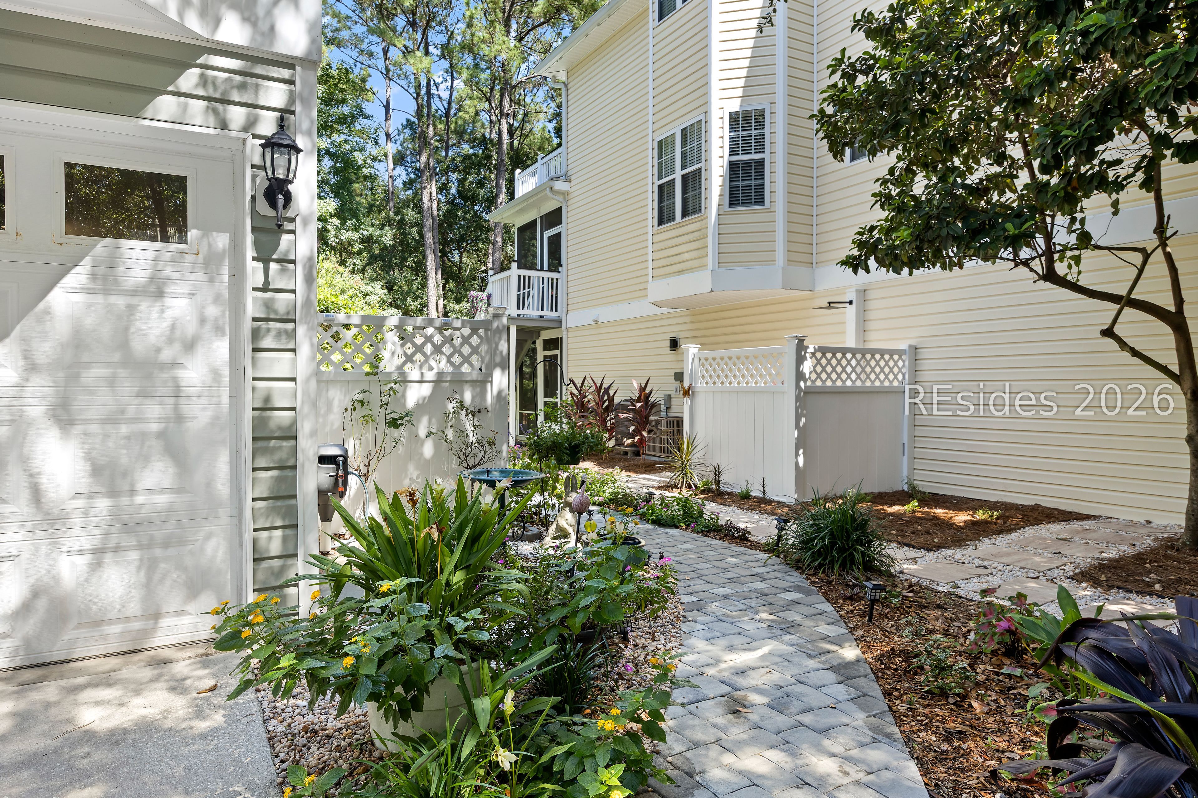 96 Victoria Square Drive
