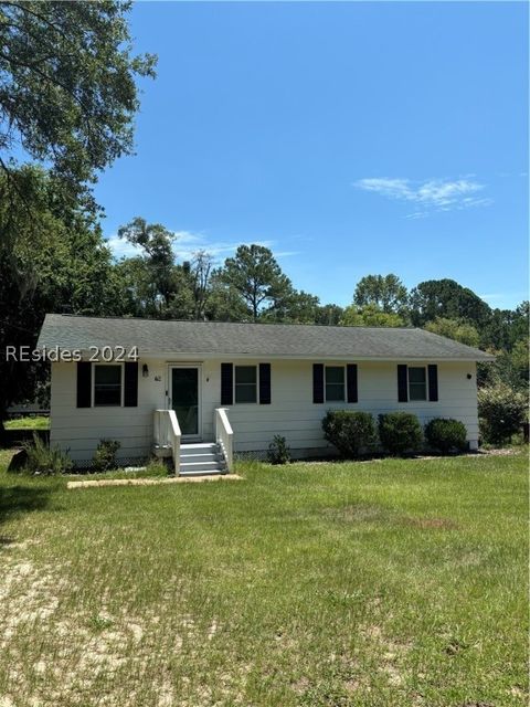 A home in Saint Helena Island