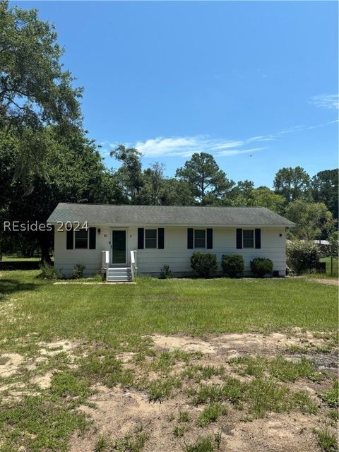 A home in Saint Helena Island