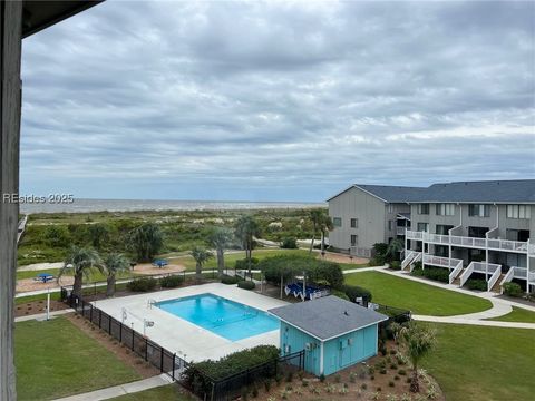 A home in Saint Helena Island