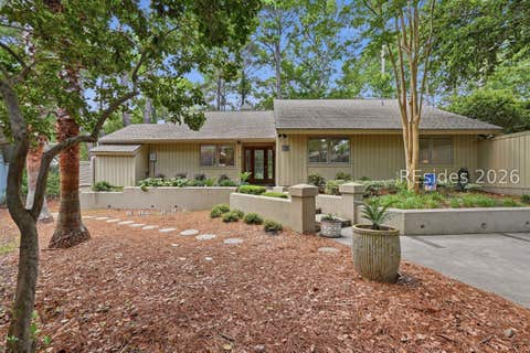 Homes For Sale - 8 Pine Court<br/> Hilton Head Island, SC 29928