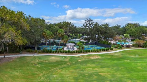 A home in Saint Helena Island