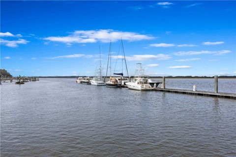 A home in Saint Helena Island