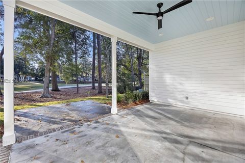 A home in Saint Helena Island