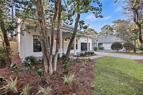 A home in Saint Helena Island