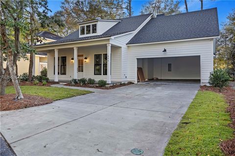 A home in Saint Helena Island