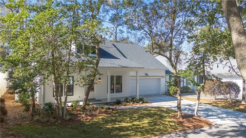 A home in Saint Helena Island