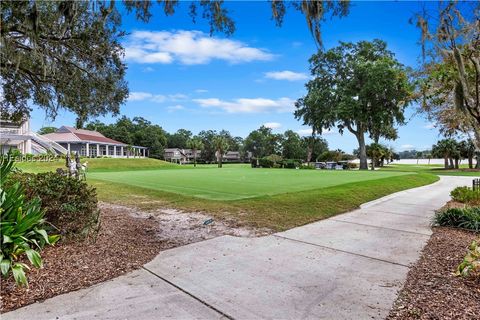 A home in Saint Helena Island