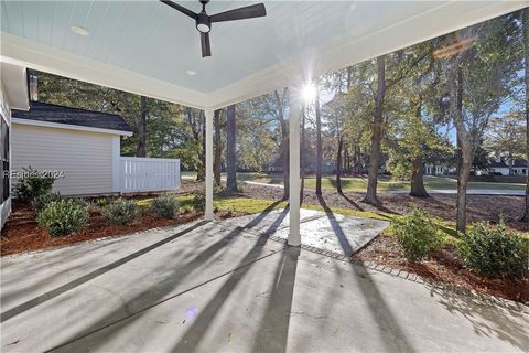 A home in Saint Helena Island