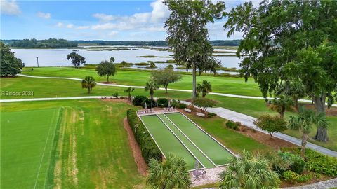 A home in Saint Helena Island