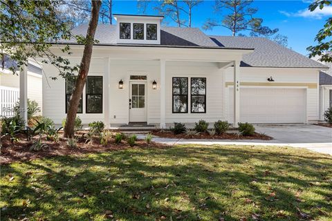 A home in Saint Helena Island