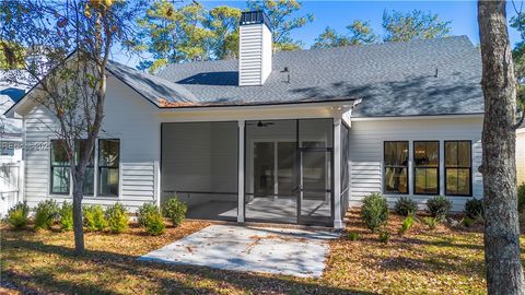 A home in Saint Helena Island