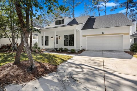 A home in Saint Helena Island