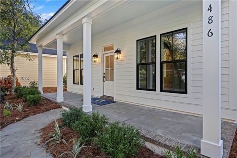 A home in Saint Helena Island