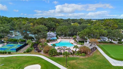 A home in Saint Helena Island