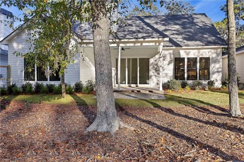 A home in Saint Helena Island