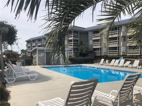 A home in Saint Helena Island