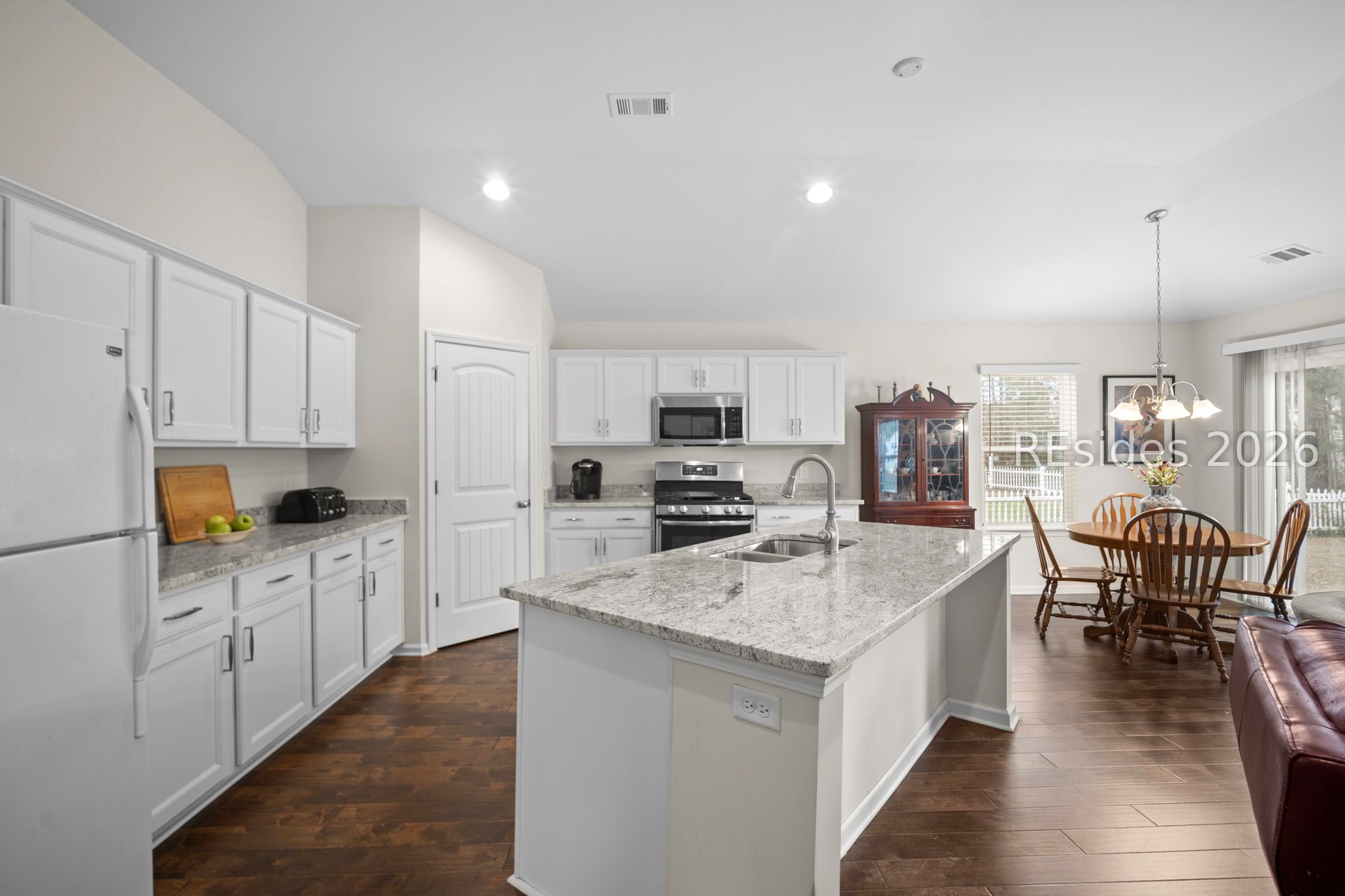 112 Lakeway Drive