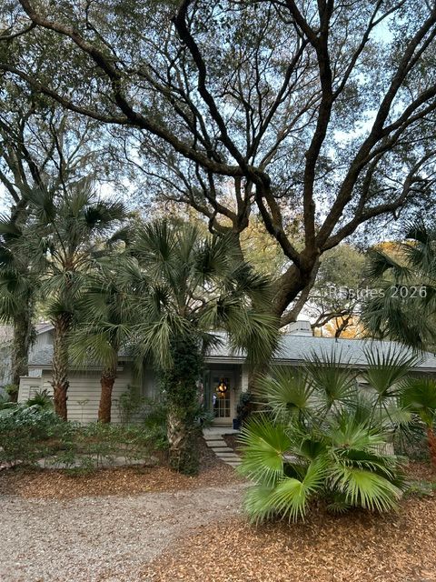 Homes For Sale - 10 Hollyberry Lane<br/> Hilton Head Island, SC 29928