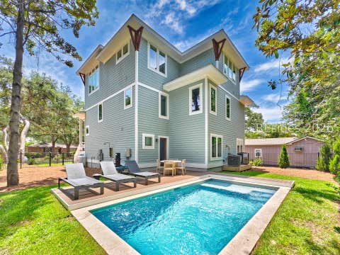 Homes For Sale - 35 Oleander Street<br/> Hilton Head Island, SC 29928