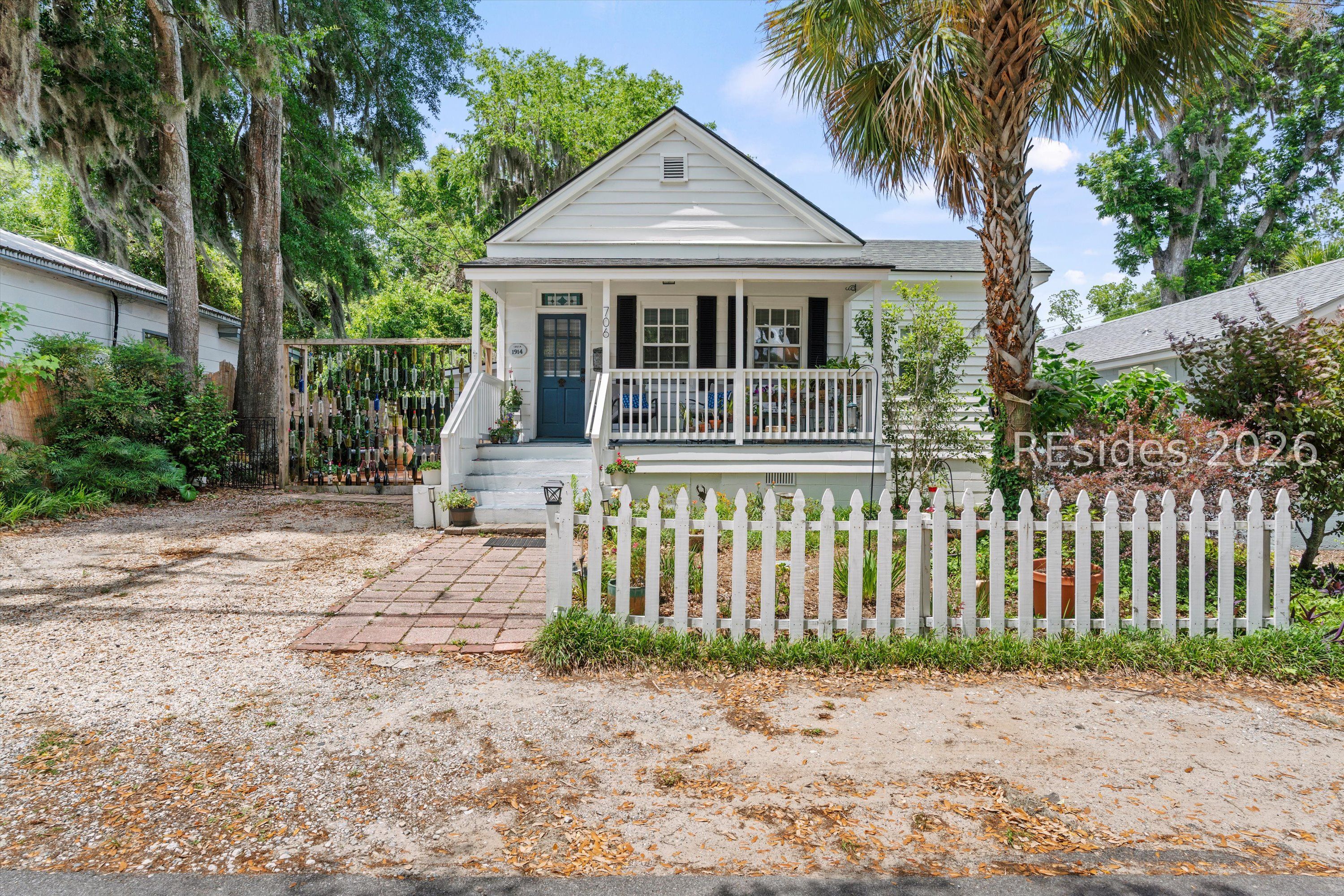 Photo 1 of 56 — 706-708 Church Street, Beaufort, SC 29902
