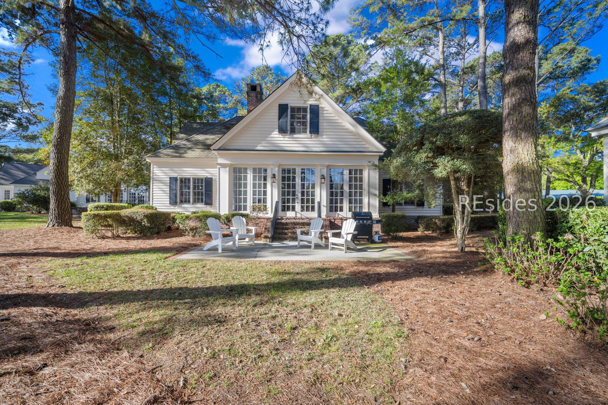 8 E Cottage Circle