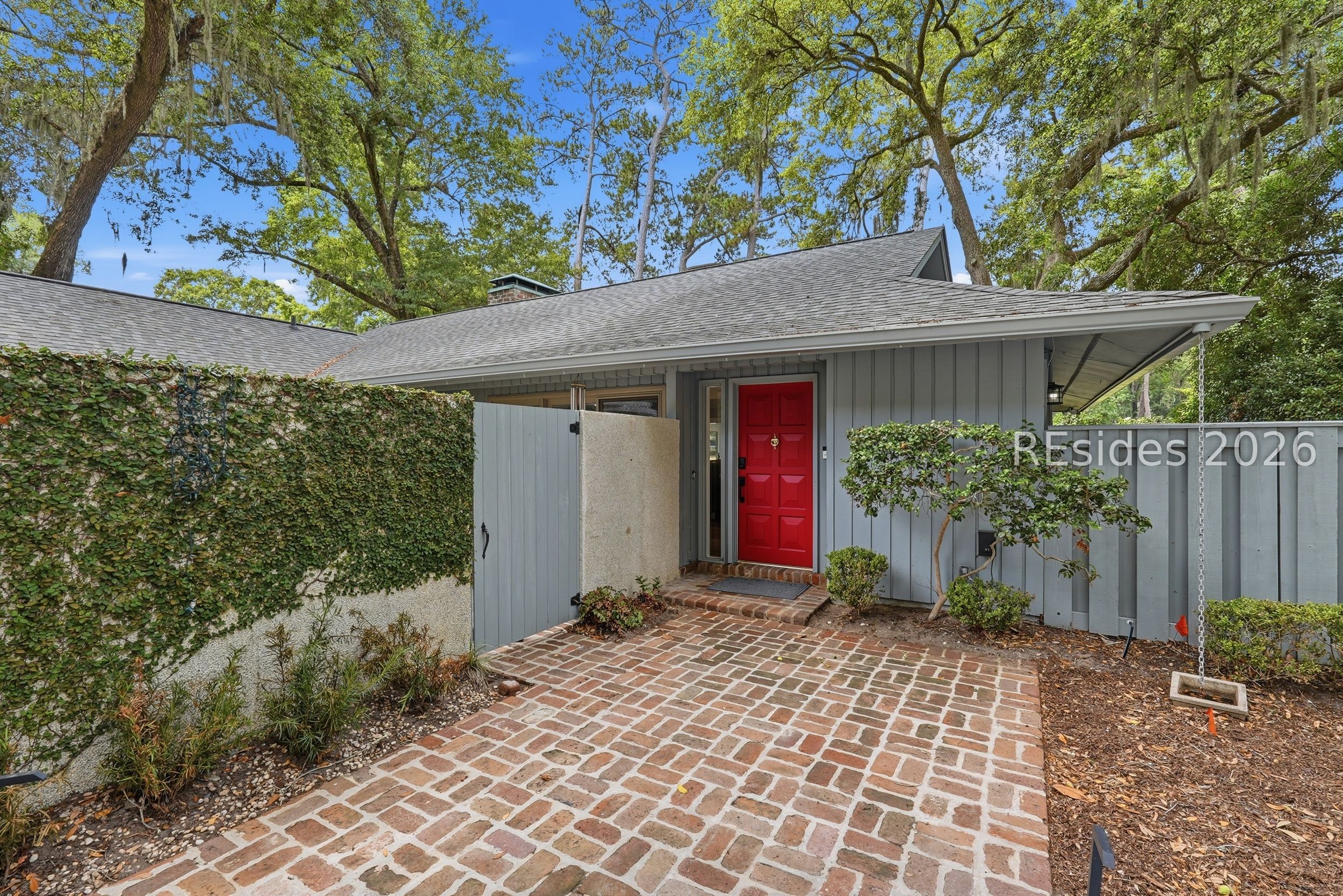 20 Spanish Moss Road