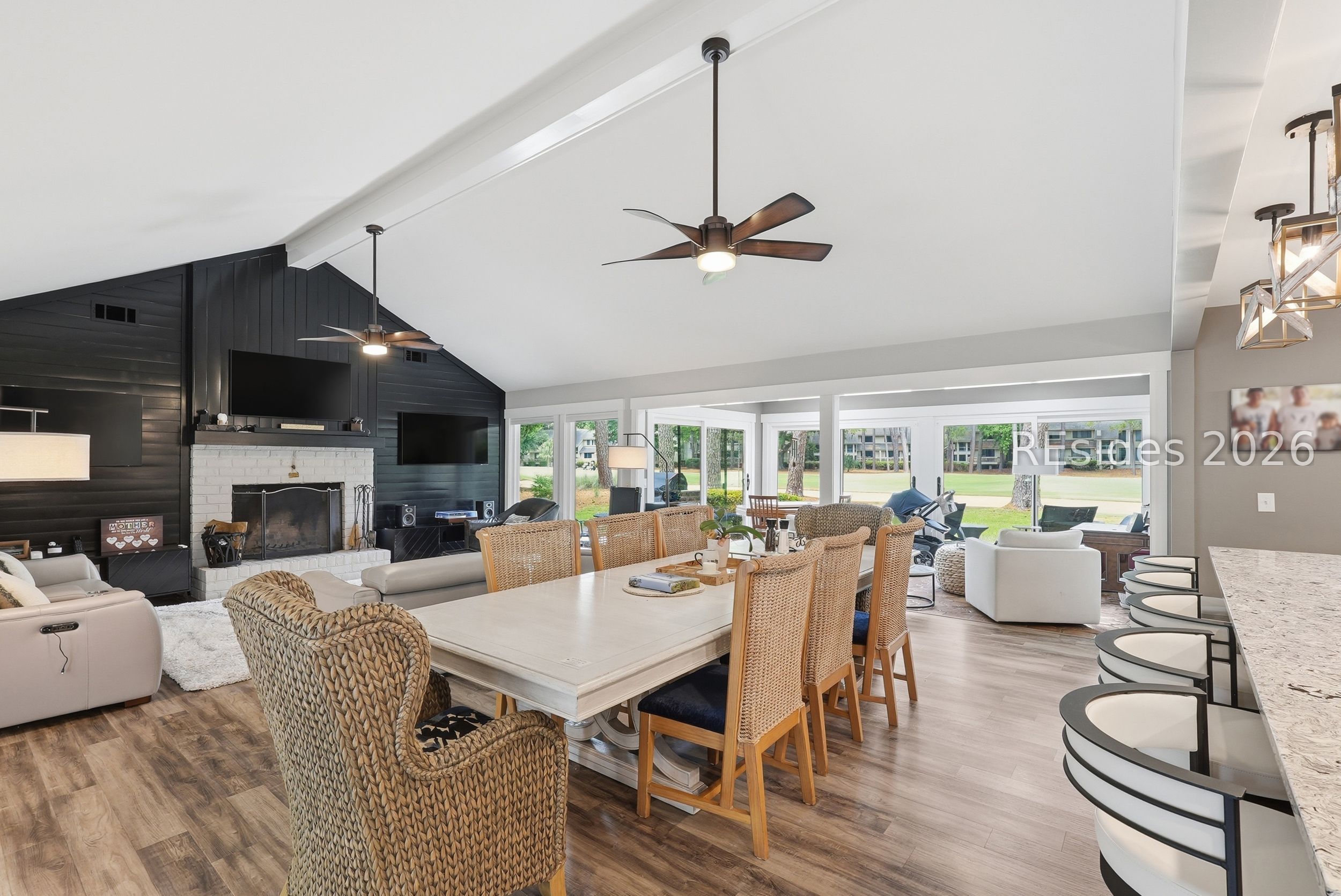 20 Spanish Moss Road