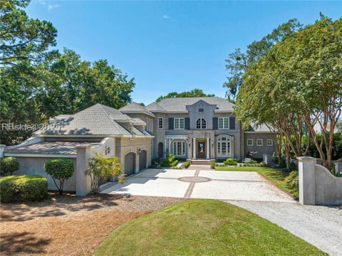 Homes For Sale - 10 Brams Point Road<br/> Hilton Head Island, SC 29926