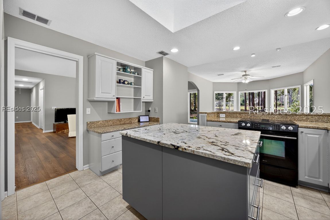 Hilton Head Island, South Carolina 29926, United States, 3 Bedrooms Bedrooms, ,2 BathroomsBathrooms,Residential,Pending,238251