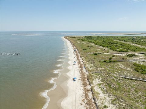 A home in Saint Helena Island