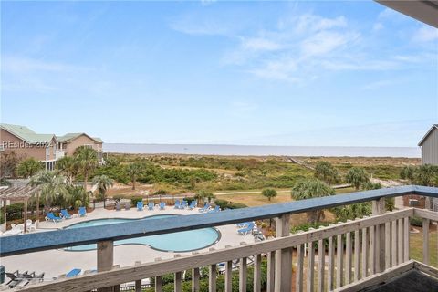 A home in Saint Helena Island