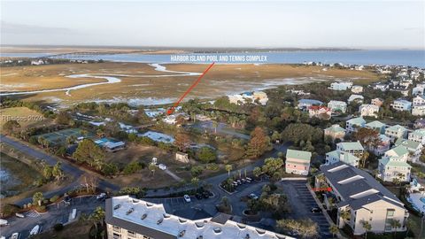 A home in Saint Helena Island