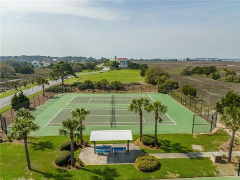 A home in Saint Helena Island