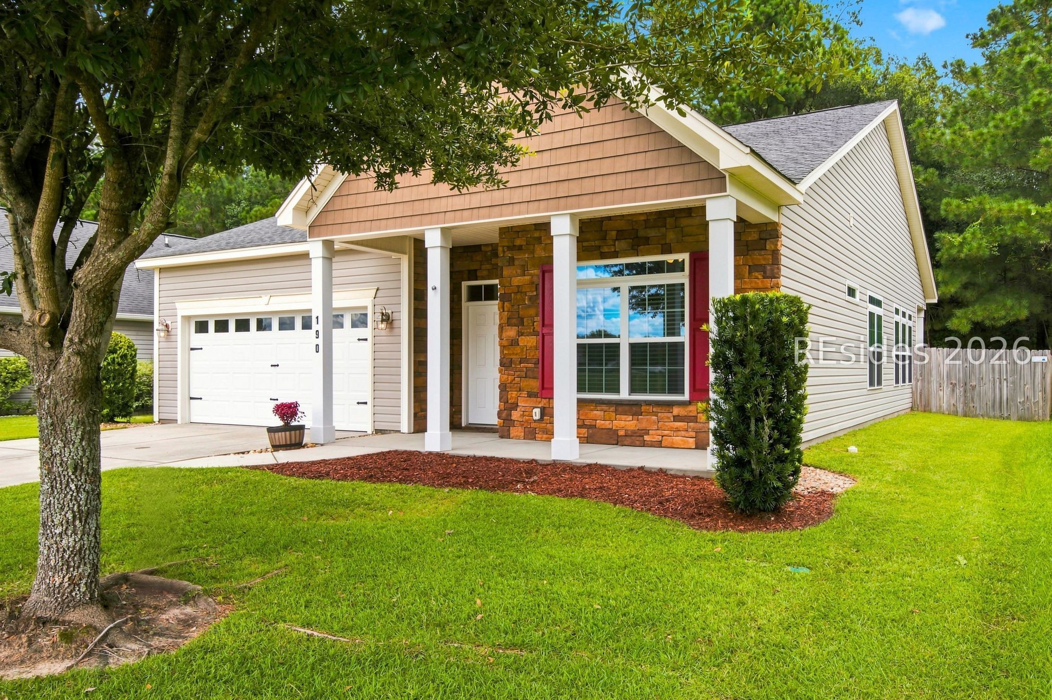 190 White Crescent Circle