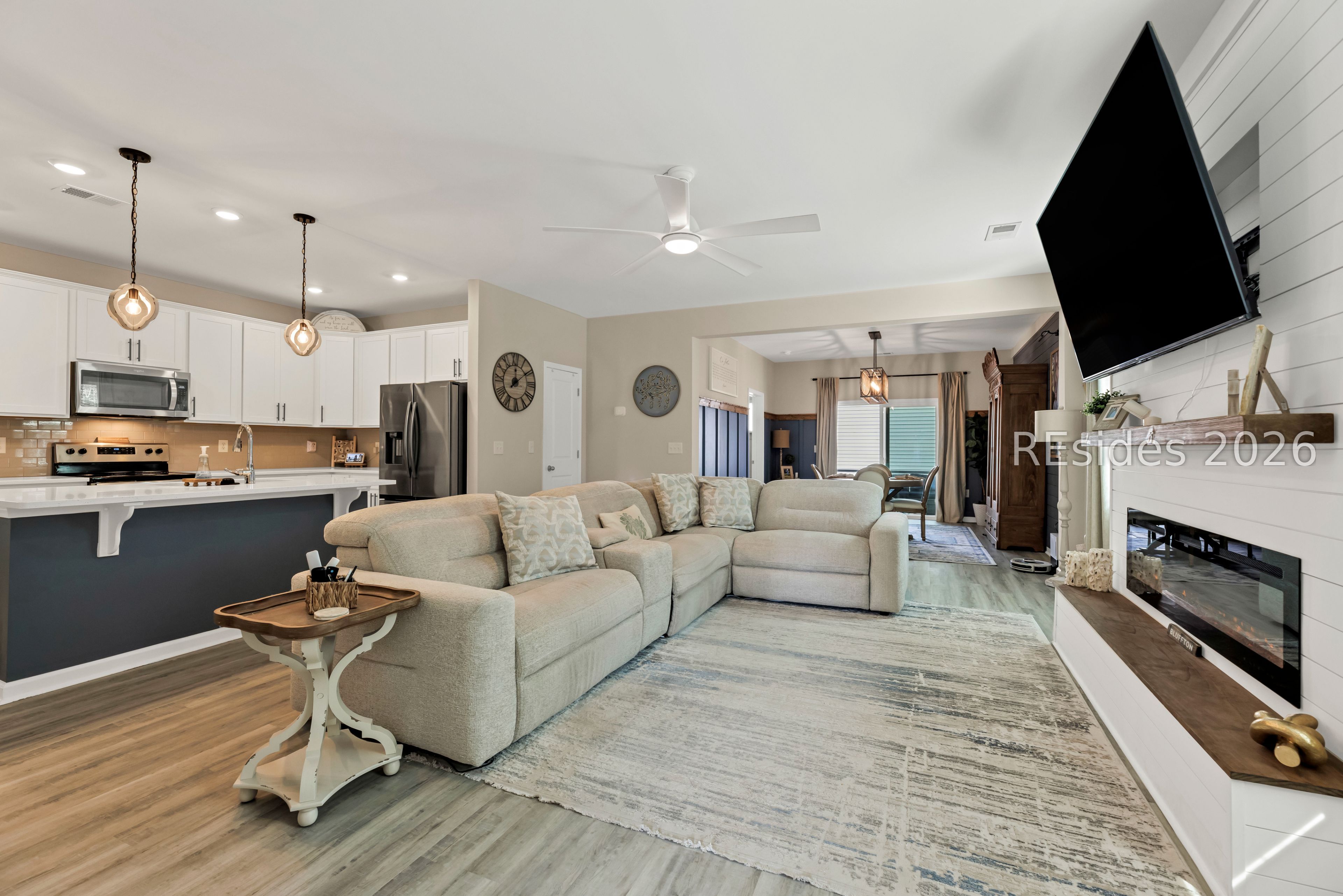 4 Whispering Oaks Circle