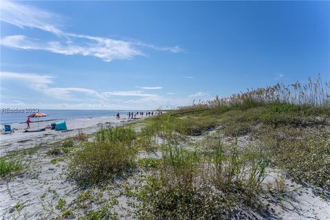 A home in Saint Helena Island