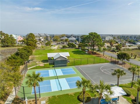 A home in Saint Helena Island