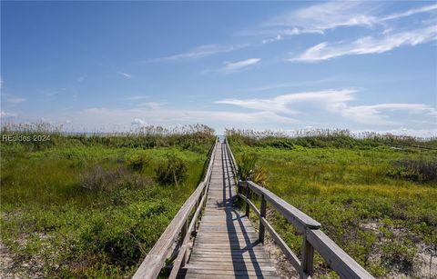 A home in Saint Helena Island