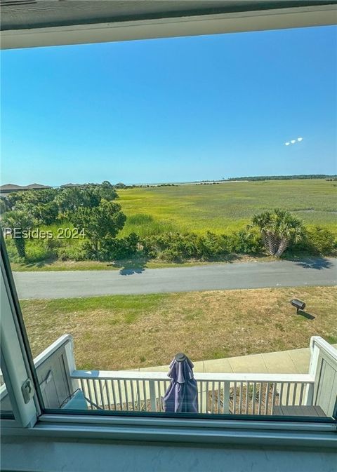 A home in Saint Helena Island