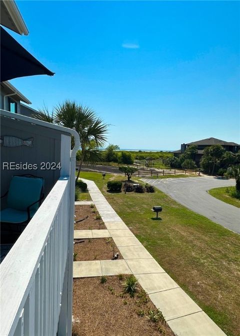 A home in Saint Helena Island