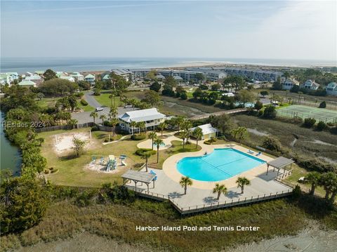 A home in Saint Helena Island