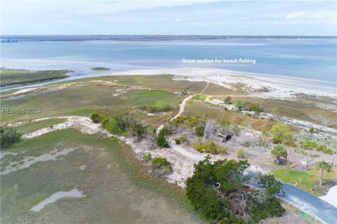 A home in Saint Helena Island