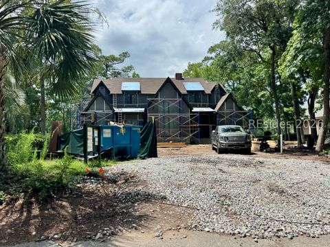 Homes For Sale - 14 Kings Tree Road<br/> Hilton Head Island, SC 29928