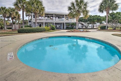 A home in Saint Helena Island